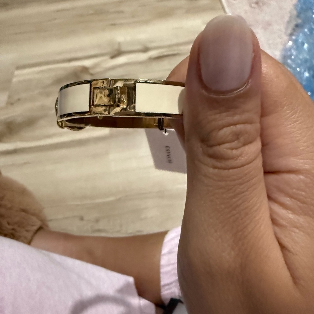 COACH SIGNATURE C BANGLE gold and cream bracelet - Picture 8 of 10